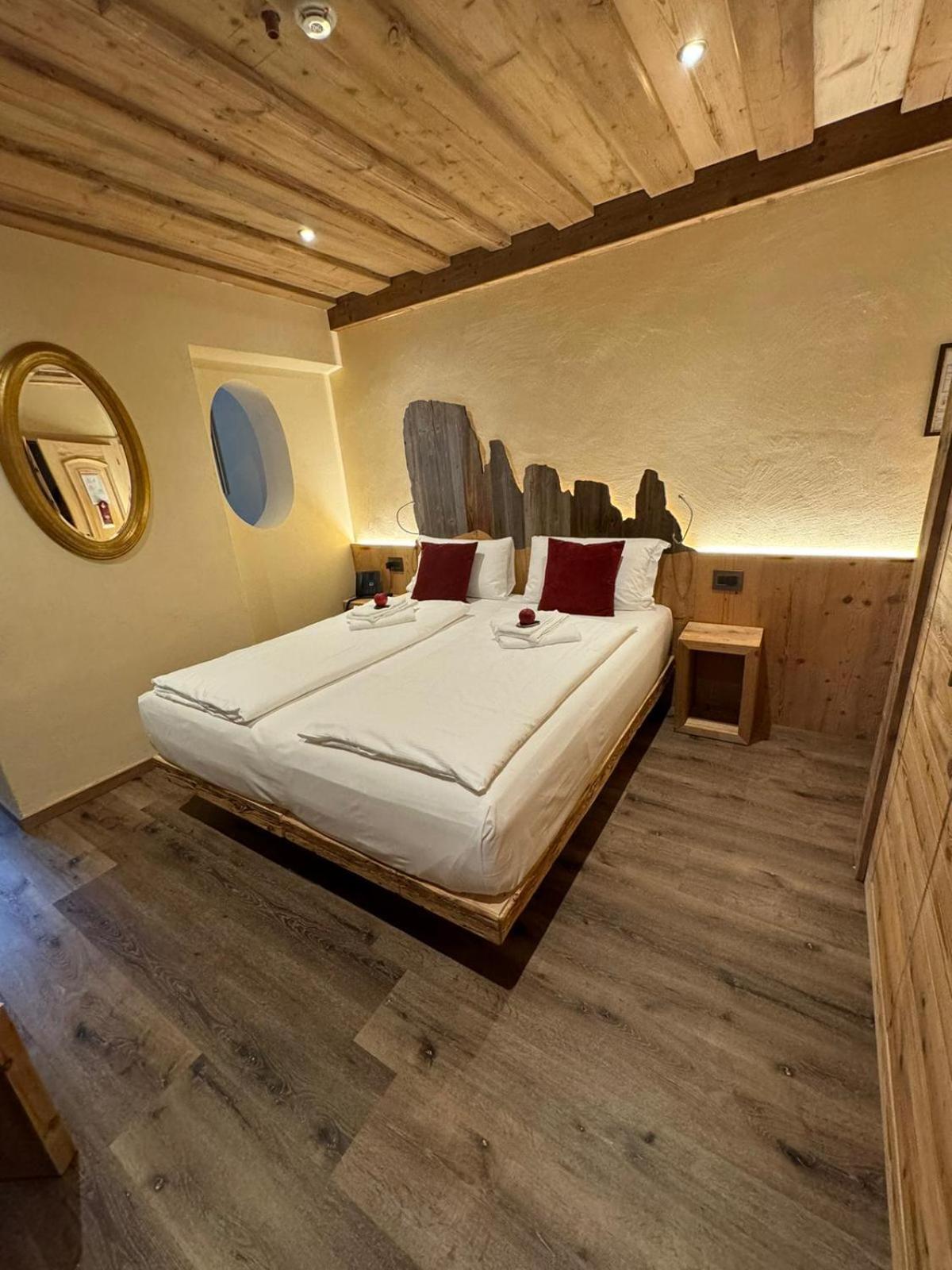 Hotel Ciasa Lorenzi Cortina dʼAmpezzo Eksteriør bilde