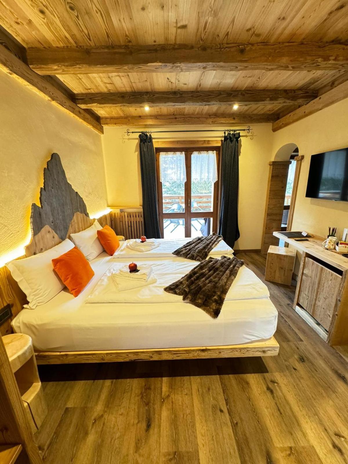 Hotel Ciasa Lorenzi Cortina dʼAmpezzo Eksteriør bilde