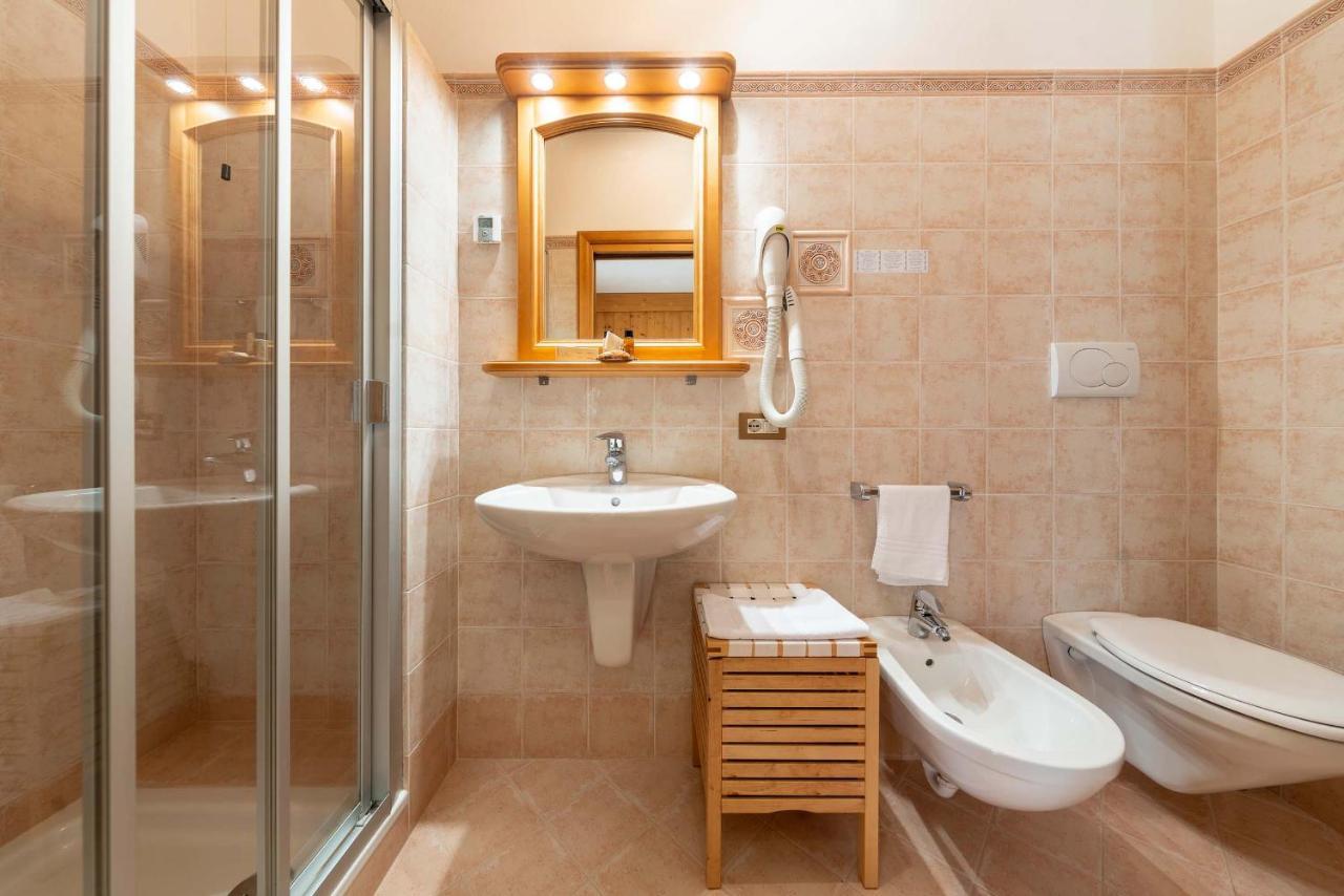 Hotel Ciasa Lorenzi Cortina dʼAmpezzo Eksteriør bilde
